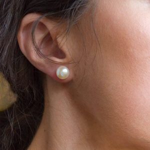 Pearl Stud Earrings for Women Trendy 14K Gold Plated Stud Earrings Geometric Stainless Steels Earrings Simple Minimalist Gold Silver Earrings Gifts for Women