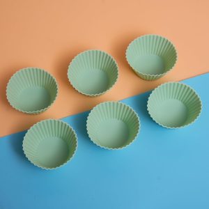 Reusable Round Silicone Cupcake Liners, Silicone Baking Cups, Nonstick Easy Clean Pastry Muffin Liners for Party Halloween Christmas Bakery Supplies, Pack of 6, Green