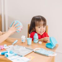 Melissa & Doug Super Smile Dentist Kit with Pretend Play Set of Teeth and Dental Accessories (25 Toy Pieces) Pretend Dentist Play Set, for Kids Ages 3+ - Image 6