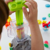 Play Doh Swirlin' Smoothies Toy Blender Playset, Play Kitchen Appliances, Kids Arts and Crafts Toys for 3 Year Old Girls and Boys and Up - Image 9