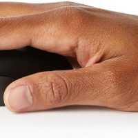 Amazon Basics 3-Button USB Wired Mouse with Scrolling and Tracking - Standard, Black - Image 3