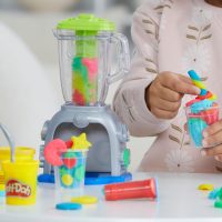 Play Doh Swirlin' Smoothies Toy Blender Playset, Play Kitchen Appliances, Kids Arts and Crafts Toys for 3 Year Old Girls and Boys and Up - Image 5