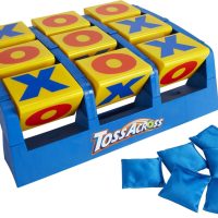 Mattel Games Toss Across Kids Outdoor Game, Bean Bag Throw for Camping & Family Nights, Get 3-in-a-Row for 2 to 4 Players - Image 3