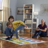 Hasbro Twister Party Classic Board Game for 2 or More Players,Indoor and Outdoor Game for Kids 6 and Up,Packaging May Vary - Image 3