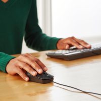 Amazon Basics 3-Button USB Wired Mouse with Scrolling and Tracking - Standard, Black - Image 7
