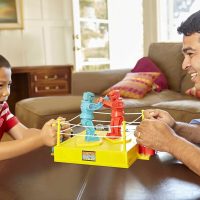Mattel Games Rock 'Em Sock 'Em Robots Kids Game, Fighting Robots with Red Rocker & Blue Bomber, Knock His Block Off - Image 4
