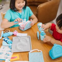 Melissa & Doug Super Smile Dentist Kit with Pretend Play Set of Teeth and Dental Accessories (25 Toy Pieces) Pretend Dentist Play Set, for Kids Ages 3+ - Image 2