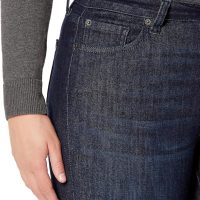 Amazon Essentials Women's Mid Rise Curvy Skinny Jeans - Image 4