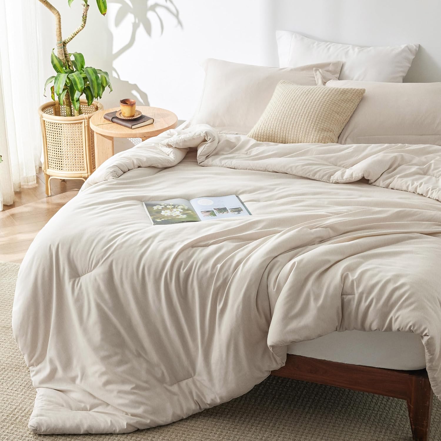 Bedsure Full Comforter Set – Beige Soft Bedding for All Seasons, Cationic Dyed Bed Set, 3 Pieces, 1 Full Size Comforter (82″x86″) and 2 Pillow Shams (20″x26″+2″)