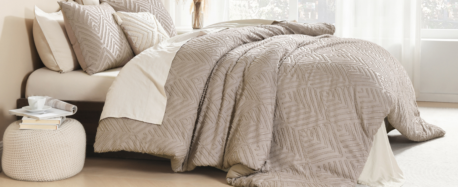tufted comforter