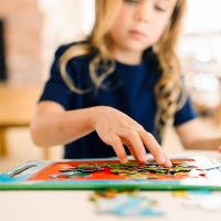Melissa & Doug Take-Along Magnetic Jigsaw Puzzles Travel Toy On the Farm (2 15-Piece Puzzles) - FSC Certified - Image 7