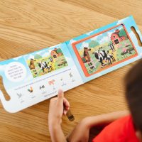 Melissa & Doug Take-Along Magnetic Jigsaw Puzzles Travel Toy On the Farm (2 15-Piece Puzzles) - FSC Certified - Image 10