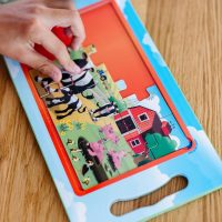Melissa & Doug Take-Along Magnetic Jigsaw Puzzles Travel Toy On the Farm (2 15-Piece Puzzles) - FSC Certified - Image 6