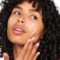 Clinique Moisture Surge 100H Auto-Replenishing Hydrator Oil Free Face Moisturizer | With Hyaluronic Acid, Aloe Bioferment and Vitamins C + E | For All Skin Types | Hydrating + Moisturizing - Image 4