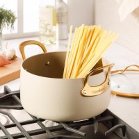 bloomhouse 6 Quart Heavy Duty Aluminum Premium PFA Free Ceramic Nonstick Dutch Oven Pot with Lid - Almond Cream w/Gold Handle - Image 3