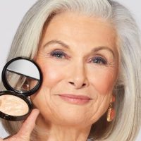 LAURA GELLER NEW YORK Baked Balance-N-Glow Illuminating Foundation - Light - Buildable Sheer to Light Coverage - Satin Finish - Image 8