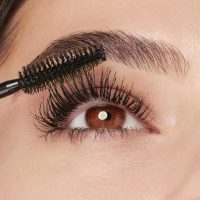 Maybelline Volum' Express Colossal Washable Mascara Makeup, Volumizing, Glam Black, 1 Count - Image 7