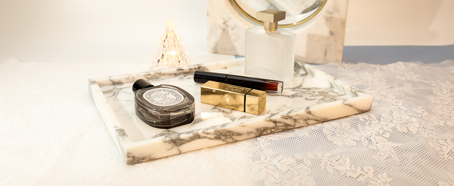 Cosmetics tray