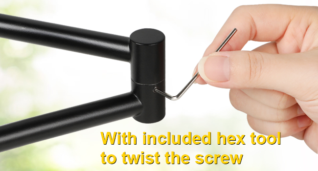 The lamp arms of this track lighting can be adjusted.