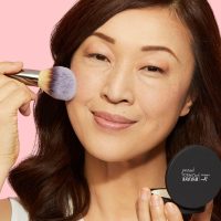 IT Cosmetics Bye Bye Pores Pressed Finishing Powder - Universal Shades - Contains Anti-Aging Peptides, Hydrolyzed Collagen & Antioxidants - 0.31 oz - Image 6