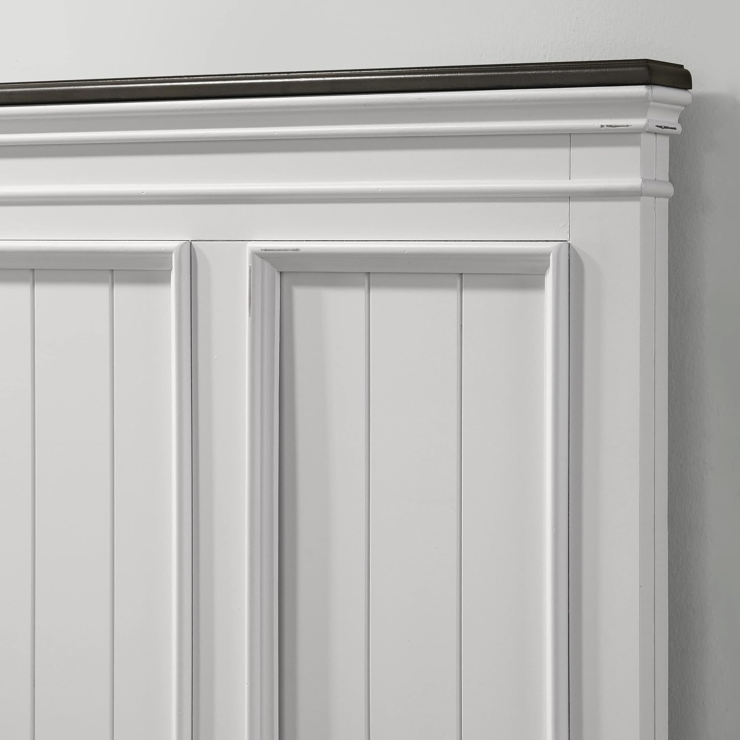 Roundhill Furniture Clelane Wood Bedroom Set with Shiplap Panel Queen Bed, Dresser, Mirror, Two Nightstands, and Chest in Weathered White and Dark Gray - Image 5