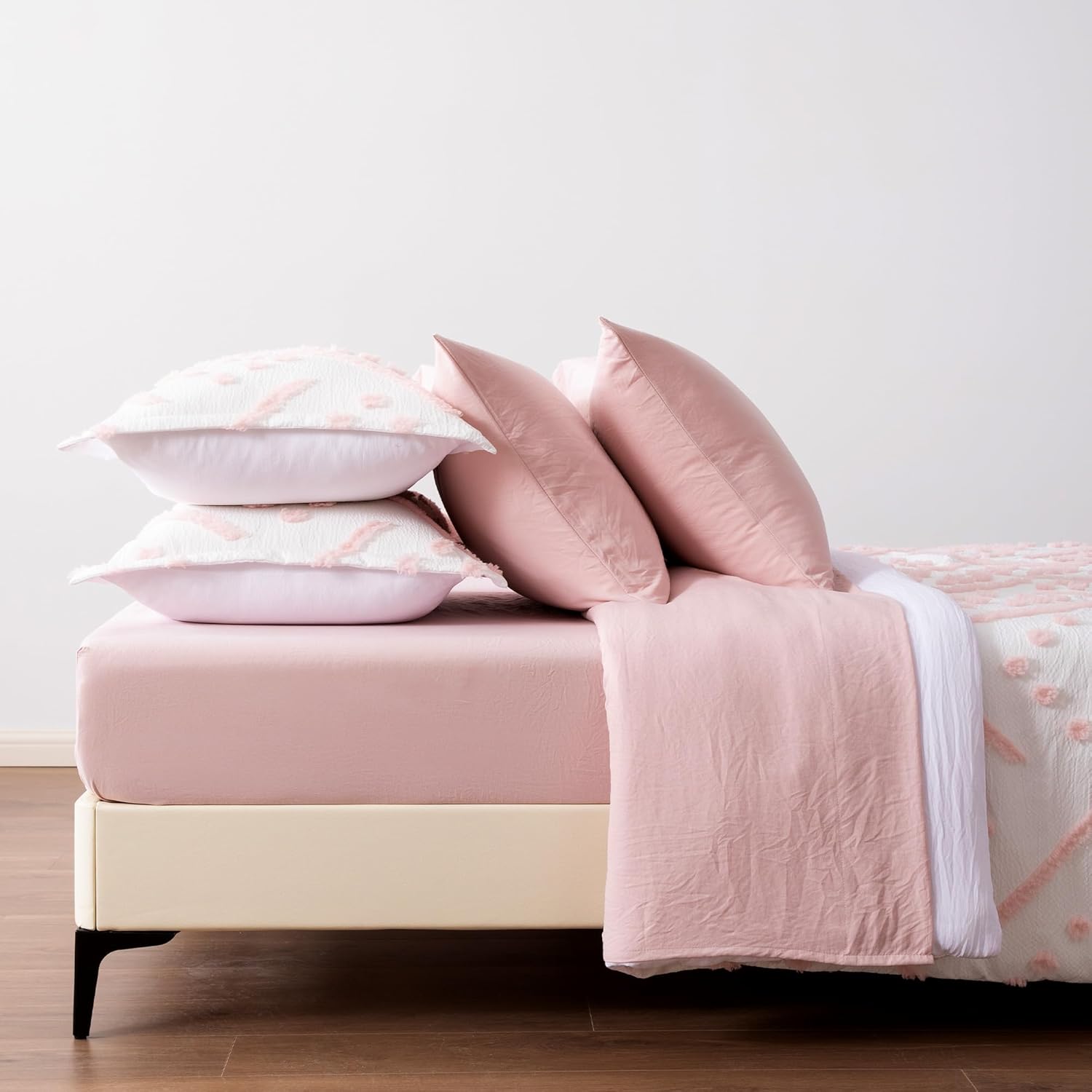 Amazon Basics 7-Piece Kids' Bed-in-a-Bag, Jacquard Microfiber Bedding Set with Comforter, Sheets, Pillowcases and Pillow Covers, All-Season, Pink Tufted, Full/Queen - Image 3