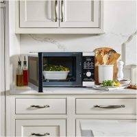 Panasonic Microwave Oven, 1.3 cu. ft. 1100W Countertop Microwave with Genius Sensor Cooking and Auto Defrost - NN-SD67LS (Stainless Steel) - Image 4