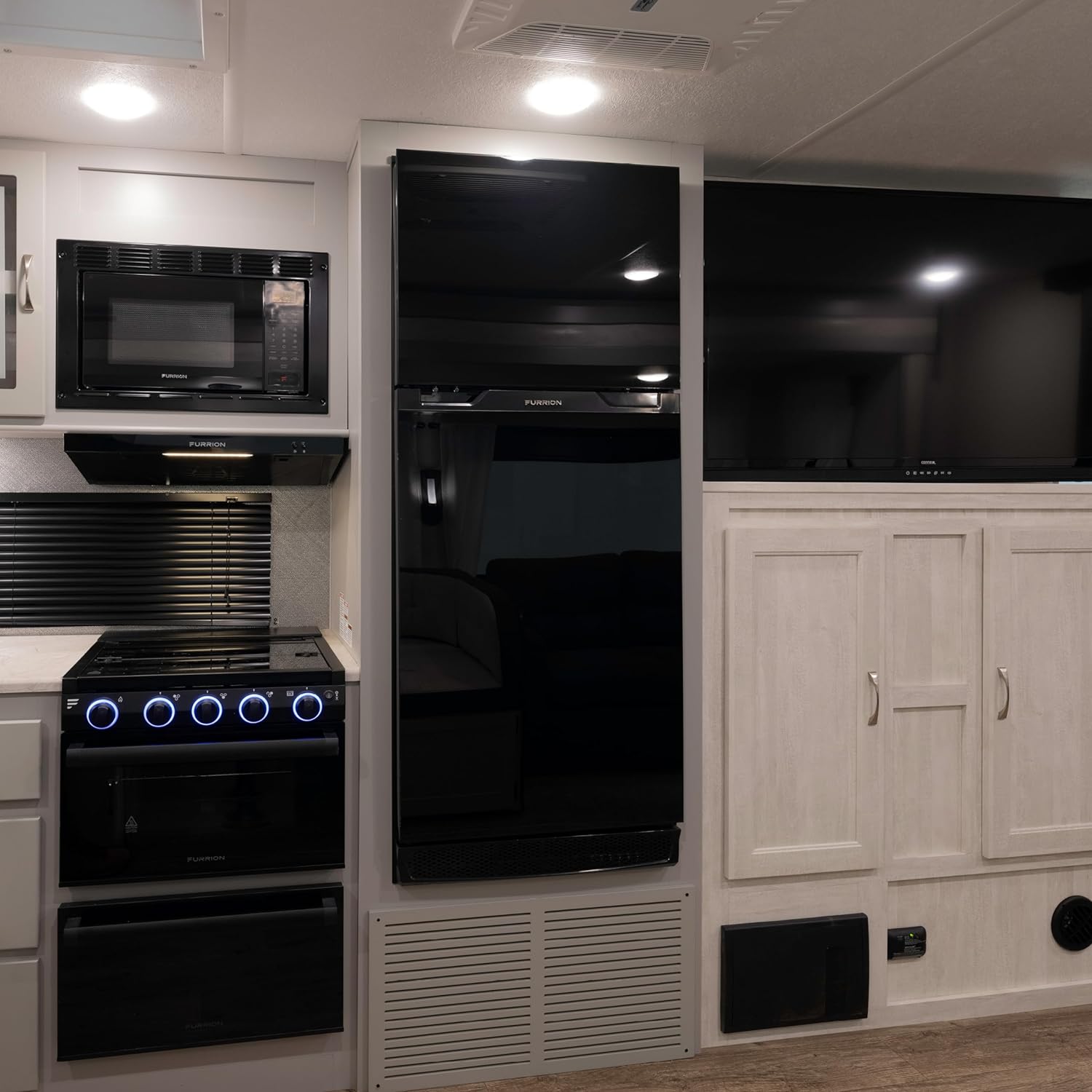 Furrion RV Microwave - 0.9 cu. ft, Black - Image 2