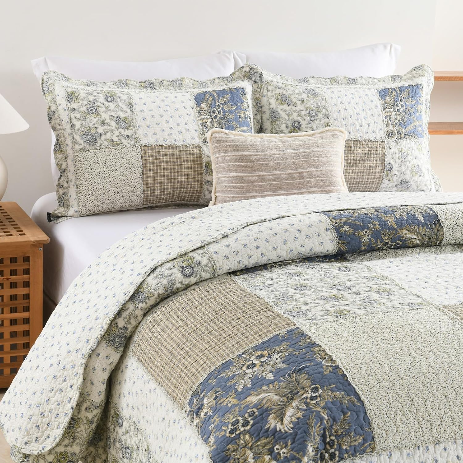 Yvooxny Quilt Set King Size Reversible Country Farmhouse Floral Real Patchwork Quilted Bedspread 3-Piece Quilt Set with Pillowcases with Ruffles for All Seasons, 96 x 108 Inches - Image 3