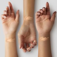Covergirl Simply Ageless Instant Wrinkle Blurring Pressed Powder, Buff Beige, 0.39 Oz. - Image 3
