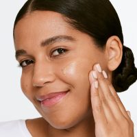 Clinique Moisture Surge Sheertint Hydrator Hydrating Tinted Moisturizer Broad Spectrum SPF 25 With Hyaluronic Acid + Aloe Water For All Skin Types | Sheer Coverage, Natural Finish - Image 6