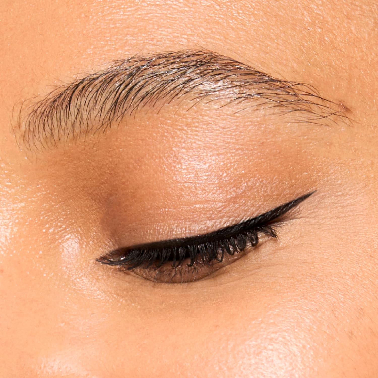 Honest Beauty Longlasting Liquid Eyeliner | Smudge + Flake Proof, Precise Application | Hypoallergenic, Vegan, + Cruelty Free | Black, 0.58 fl oz - Image 4