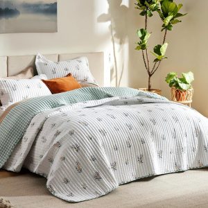 Bedsure Floral Quilt Queen Size - Reversible Botanical Spring Flower Quilt Bedding Microfiber Lightweight Bedspread, Soft Coverlet for All Seasons (90"x96")