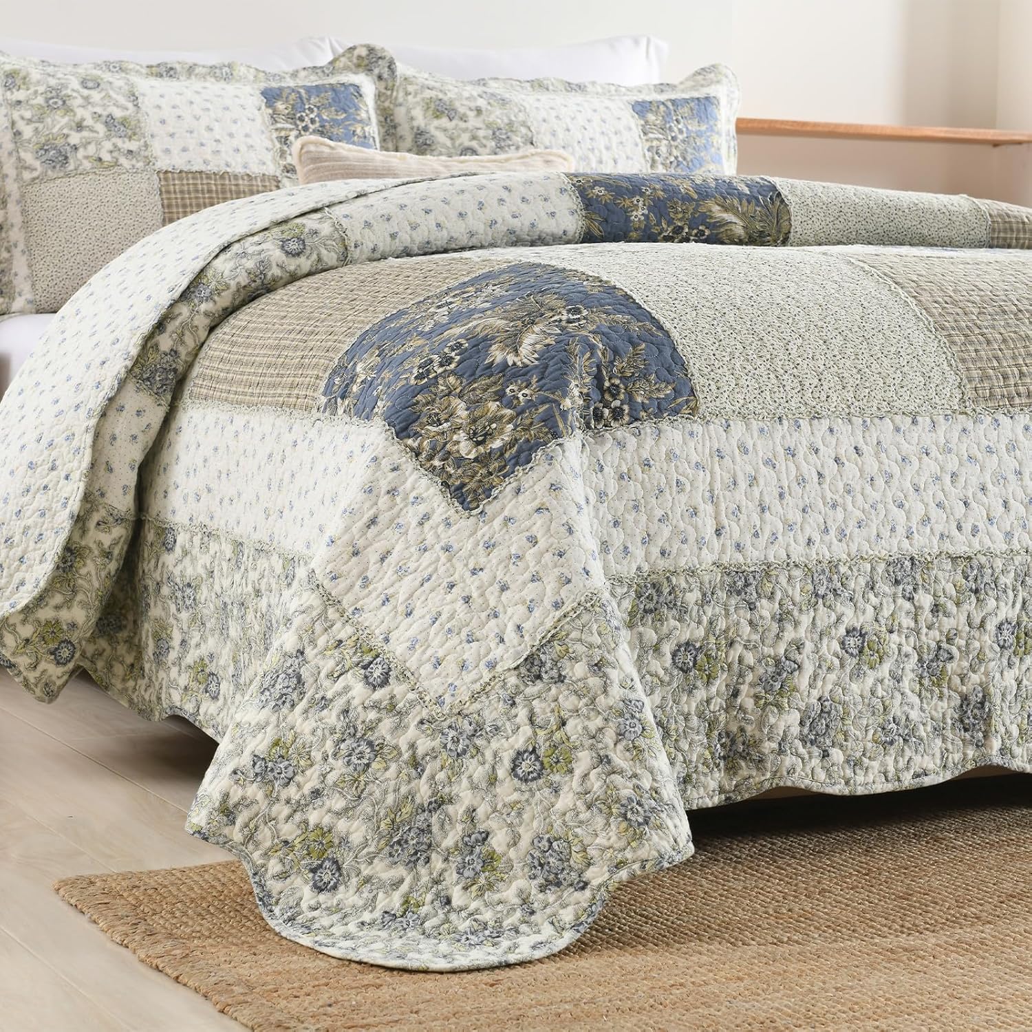 Yvooxny Quilt Set King Size Reversible Country Farmhouse Floral Real Patchwork Quilted Bedspread 3-Piece Quilt Set with Pillowcases with Ruffles for All Seasons, 96 x 108 Inches - Image 7