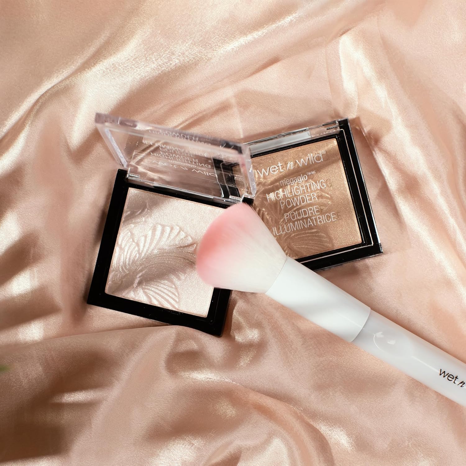 wet n wild MegaGlo Highlighting Powder Warm Gold Golden Flower Crown - Image 7