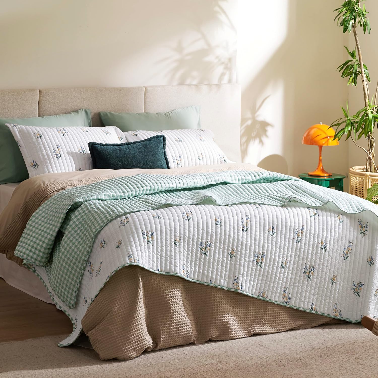 Bedsure Floral Quilt Queen Size - Reversible Botanical Spring Flower Quilt Bedding Microfiber Lightweight Bedspread, Soft Coverlet for All Seasons (90"x96") - Image 6