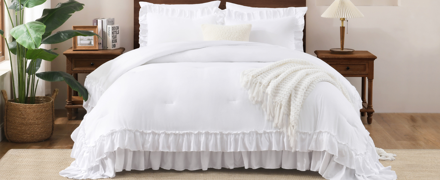 D Ruffle Comforter white