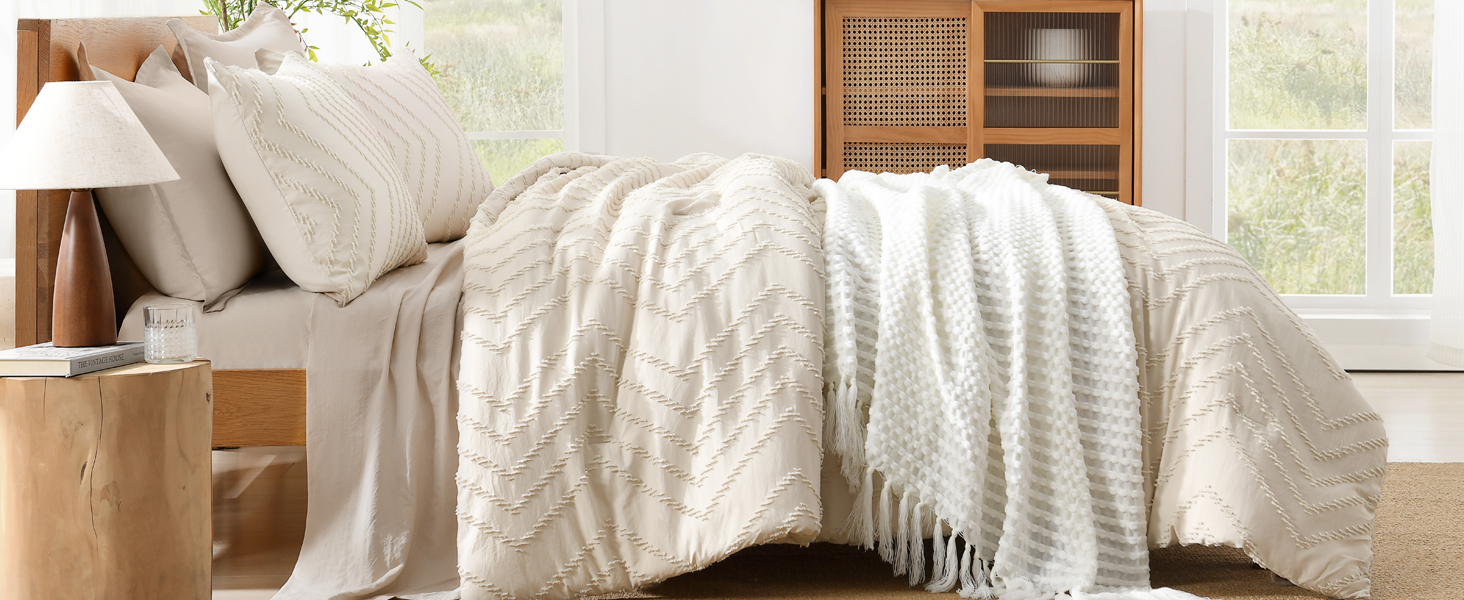 C Tufted Comforter Beige