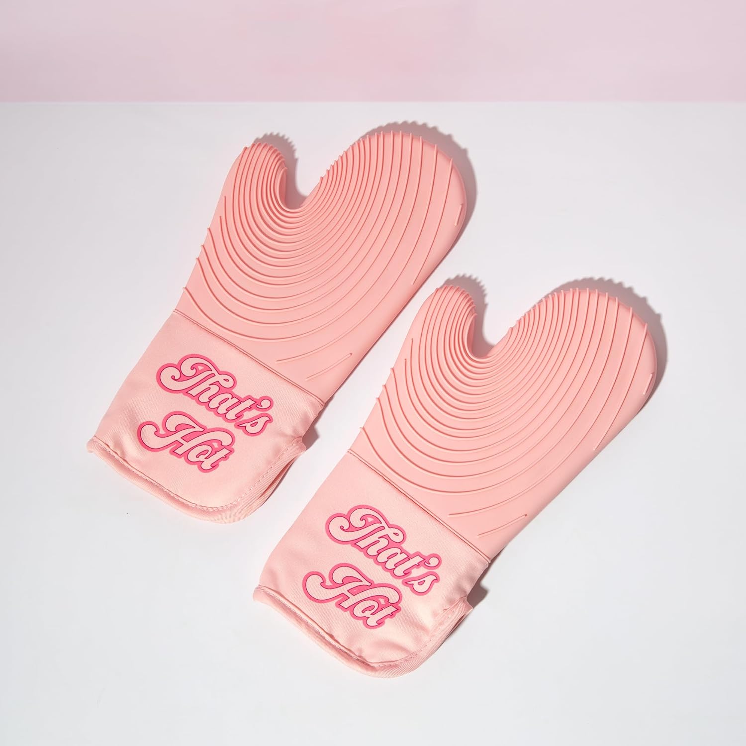 Paris Hilton Oven Mitt Set with Iconic That's HOT Design, Heat Resistant Pot Holders Featuring Non-Slip Textured Silicone Grips, 2-Piece Set, Pink - Image 7