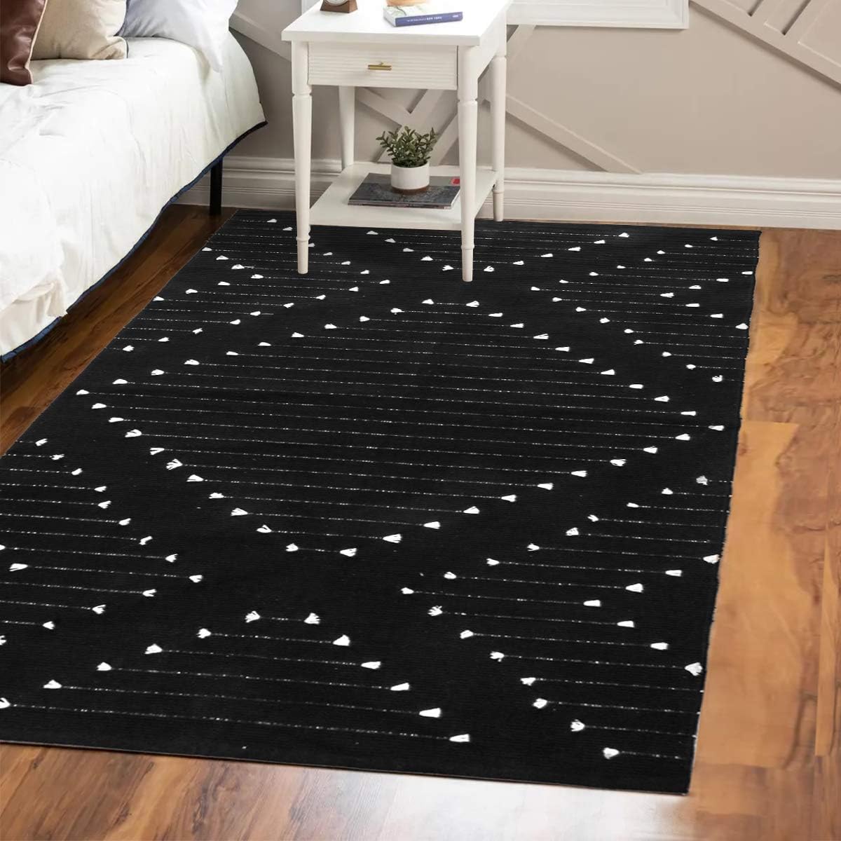 LIVEBOX Boho Washable Rug for Bedroom, Living Room 4′ x 6′ Black and White, Moroccan Cotton Carpet Indoor Outdoor Throw Area Rug for Entryway Dining Room Porch