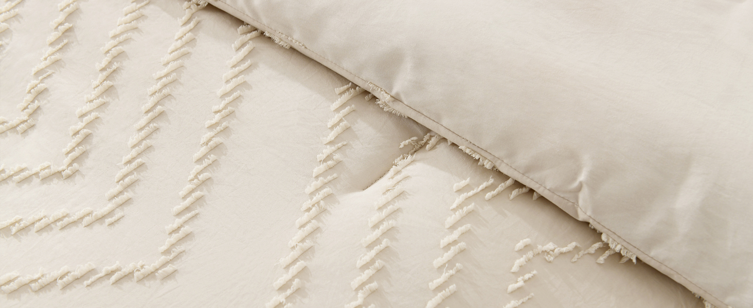 C Tufted Comforter Beige