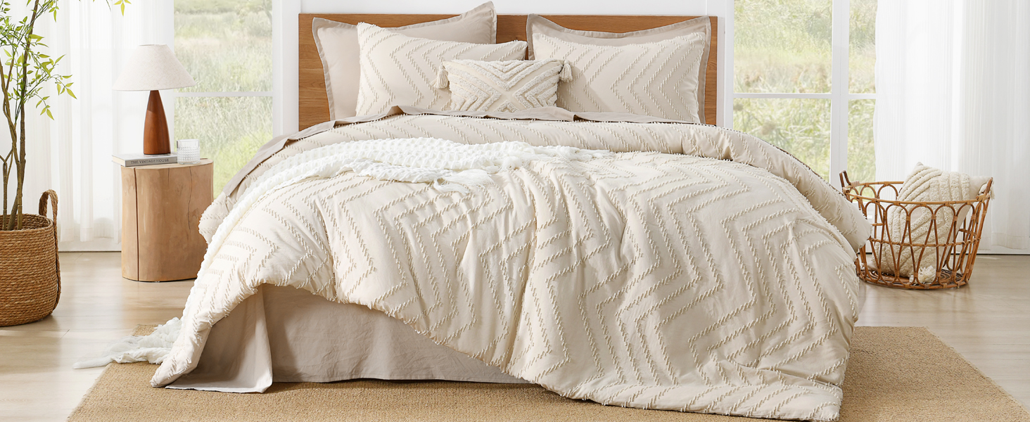 C Tufted Comforter Beige