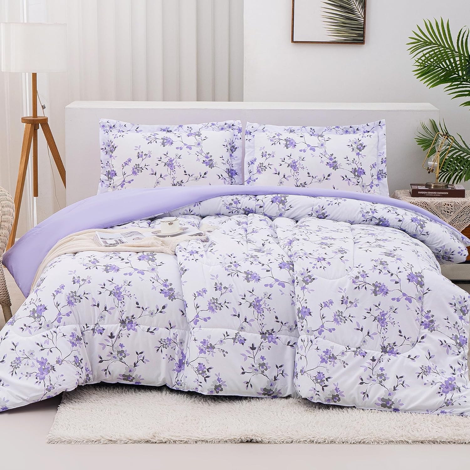 Mooreeke Floral Queen Size Comforter Sets, Lightweight Purple Lavender Botanical Printed Bedding for All Seasons, 3-Piece Vintage Bed in a Bag with Fluffy Quilted Reversible Comforter & 2 Pillow Shams