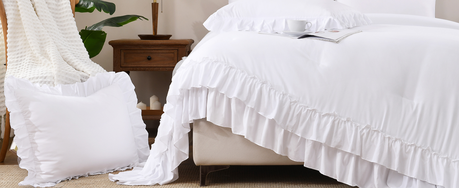 D Ruffle Comforter white