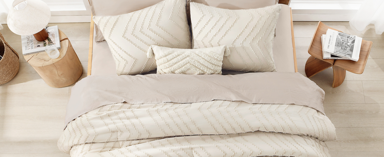 C Tufted Comforter Beige