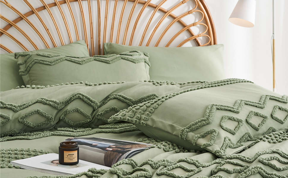 7 Piece Pom Pom Jacquard Boho Bed Set for All Season