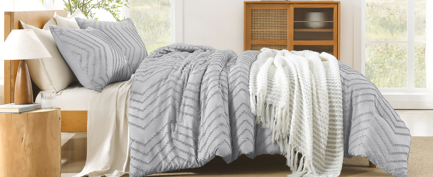 C Tufted Comforter Light Grey
