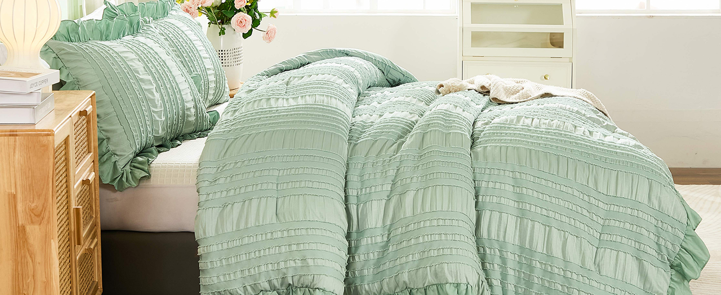 Seersucker Ruffle Comforter Set