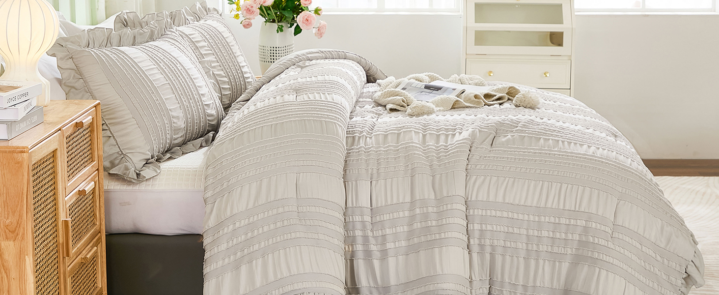 Seersucker Ruffle Comforter Set