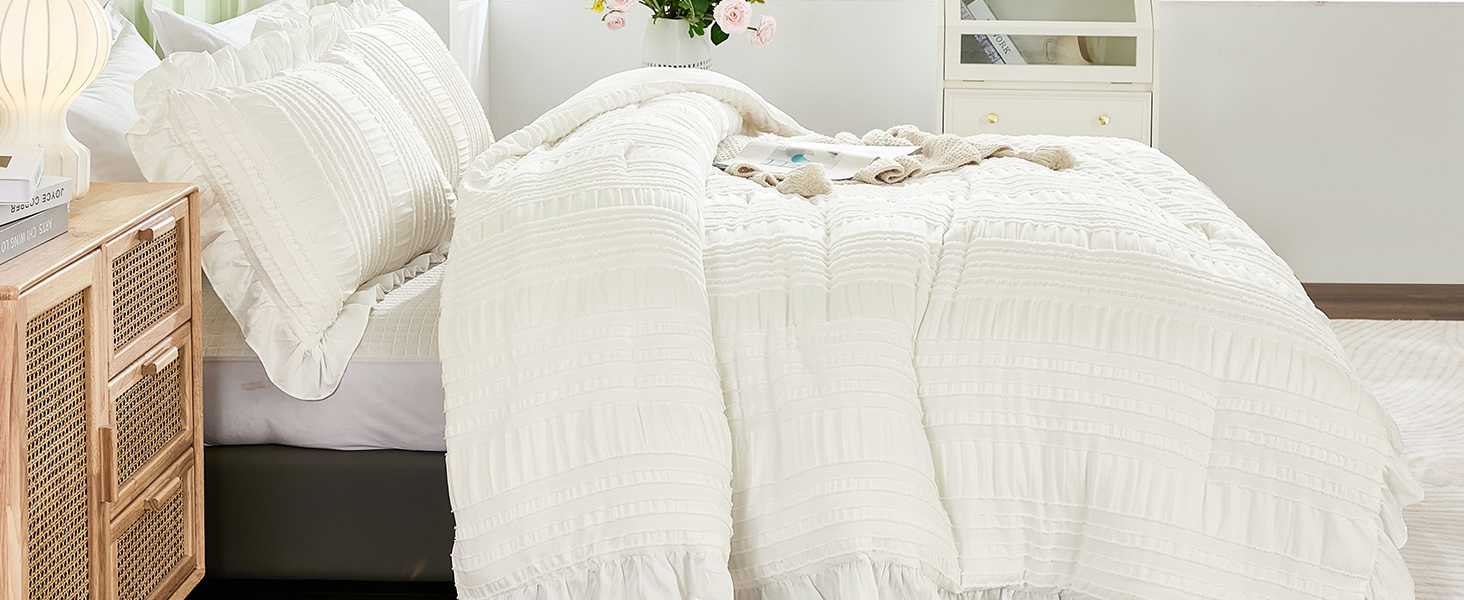 Seersucker Ruffle Comforter Set